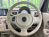 インテリアに合わせたデザインのステアリングは、運転される方のことも考え、運転しやすい形状、大きさです。是非一度、実際に触ってお確かめください。