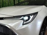 【LEDヘッドライト】悪天候や夜間走行時も良好な視界を確保し安心して運転できる高輝度LEDヘッドライトを装備!点灯速度が早く、消費電力も抑えられています。