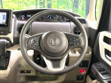 インテリアに合わせたデザインのステアリングは、運転される方のことも考え、運転しやすい形状、大きさです。是非一度、実際に触ってお確かめください。