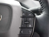 レーダークルーズコントロール作動時に車線維持に必要な運転操作の支援を行う「レーントレーシングアシスト(LTA)」を搭載しています。
