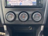 【オートエアコン】車内温度を感知して自動で温度調整をしてくれるのでいつでも快適な車内空間を創り上げます。