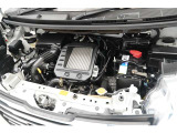 エンジンルームの樹脂部分は丁寧に磨いてツヤをだしています。当社の中古車のエンジンルームクリーニングはとても自信があります★