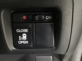 【パワースライドドア】助手席側がパワースライドドアになっており、運転席のスイッチやスマートキーでも開閉が可能です!開口部も広いので乗り降りも楽々♪