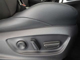 パワーシート搭載。微妙な調整が手軽にでき、ピッタリのポジションで運転することが可能です。