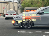 人気のヘッドアップディスプレイ!現在の車速、ナビゲーション・システムによるルート案内の矢印表示、チェック・コントロール、前車接近警告など、さまざまな情報をドライバーの視界内に直接表示いたします!