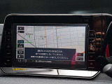 日産純正ナビゲーション9インチの大画面MJ323D-Lが付いています。