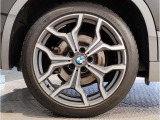 【BMWアロイホイル】軽量かつ強度に拘ったアロイホイル。走行性能ポテンシャルを引き出す設計。車の足元を引き締めてくれる大きなポイントはアロイホイルです。