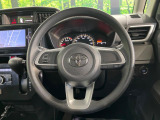 インテリアに合わせたデザインのステアリングは、運転される方のことも考え、運転しやすい形状、大きさです。是非一度、実際に触ってお確かめください。