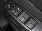 電動格納式ドアミラー・パワーウインドウを装備しています。