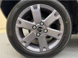 アルミホイール付き!「純正」なので車のデザインともマッチしています。お洒落は足元から。。。といいますから♪