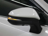 サイドターンランプ付きドアミラー。車両のドレスアップと右左折時の被視認性を兼ね備えたお洒落なミラーです。