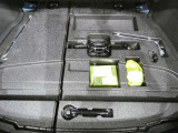 スペアタイヤレス車です。応急セットを搭載しております。