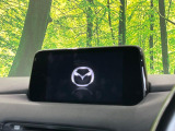【マツダコネクトナビ】車内の雰囲気にマッチした一体型タイプのナビ。各種車輌設定やBluetooth再生等、様々な機能が楽しめます。直感的なダイヤル操作が可能で、使い勝手も良好です。