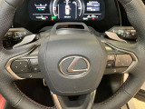 オーディオや運転支援機能などを手元で操作できるステアリングスイッチ。操作時の視線移動が少なく、安全にも貢献します。