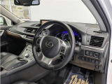 見通しのよいすっきりとした視界で、誰でも運転しやすいです。運転のしやすさは疲れにくさにも繋がりますよ♪