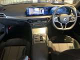 ☆センターパネルを運転席側に僅かに傾けたBMW独特のインパネ☆【駆け抜ける歓び】はここからもスタートしております☆