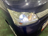 HIDヘッドライト付きなので夜間の運転も安心ですね