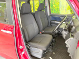運転席シート廻りは使用感も少なく、良好な状態となっています。前オーナー様が丁寧に使っていたことがよくわかりますね。