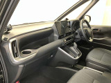 前方の見通しが良いすっきりした視界、誰でも扱いやすく運転できます。疲れにくく安心ドライブを更に快適なものにします!