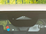【スマートブレーキサポート】走行中に前方の車両等を認識し、衝突しそうな時は警報とブレーキで衝突回避と被害軽減をアシスト。より安全にドライブをお楽しみいただけます。