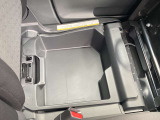 シート下にも収納BOXがありますのでいろいろと便利です。