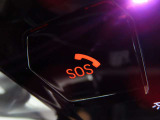 SOSコール/エアバックが展開するような深刻な事故において、自動でSOSコールを発信します。車内で急病人が出るような緊急時は、手動で発信可能です。