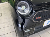 【LEDヘッドライト】悪天候や夜間走行時も良好な視界を確保し安心して運転できる高輝度LEDヘッドライトを装備!点灯速度が早く、消費電力も抑えられています。