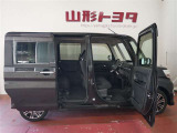 両側パワースライドドア付きだから、狭い駐車スペースなどでの 乗り降りラクラク!小さなお子さまのいるご家庭には嬉しい装備。