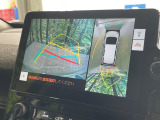 【パノラミックビューモニター】専用のカメラにより、上から見下ろしたような視点で360度クルマの周囲を確認することができます☆死角部分も確認しやすく、狭い場所での切り返しや駐車もスムーズに行えます。