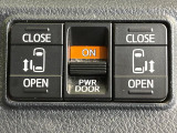 【両側パワースライドドア】スマートキーや運転席のスイッチで後席両側スライドドアの開閉が可能♪電動だから力を入れてドアを開ける必要が無く、小さなお子様でも簡単に開け閉めでき快適です♪