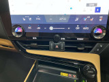 前席シートのシートヒーター/ベンチレーターとステアリングヒーターはナビ画面より操作いたします
