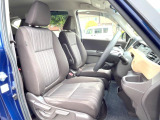 運転席シート廻りは使用感も少なく、良好な状態となっています。前オーナー様が丁寧に使っていたことがよくわかりますね。