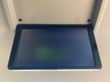 【後席モニター】家族や友人とお出かけする機会が多い方に大人気の後席モニターを装備!見やすい位置に画面がありテレビやDVDの視聴も快適!友達もお子様も、後席にしか乗らなくなるかも??