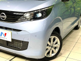 【LEDヘッドライト】悪天候や夜間走行時も良好な視界を確保し安心して運転できる高輝度LEDヘッドライトを装備!点灯速度が早く、消費電力も抑えられています。