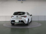 高級車の定番「ダブルウィッシュボーン式」のリヤサスペンションを採用。質感に優れた、心地よい乗車感を実現しています。