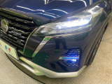 【LEDヘッドライト】悪天候や夜間走行時も良好な視界を確保し安心して運転できる高輝度LEDヘッドライトを装備!点灯速度が早く、消費電力も抑えられています。