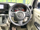 インテリアに合わせたデザインのステアリングは、運転される方のことも考え、運転しやすい形状、大きさです。是非一度、実際に触ってお確かめください。