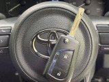 【キーレス】少し離れた場所からでもボタン一つでドアの開錠・施錠ができるのでとっても便利!ドアの鍵穴周りに傷をつけることもありません♪