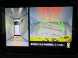 パノラミックビューモニター付きです。車両を上から見たような映像をディスプレイオーディオ画面に表示。運転席からの目視だけでは見にくい、車両周辺の状況をリアルタイムでしっかり確認できます。