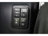 【シートヒーター】 シートの座面などヒーターで暖めてくれる。寒い冬には快適な機能