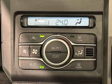 車内空調は&rdquo;AUTOエアコン&rdquo;にお任せ。運転に集中出来ますよ!
