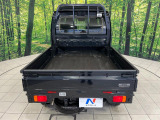 積み下ろしのしやすいデッキにはたっぷりと荷物を積み込んでいただけます。遊びから仕事まで、様々なシーンで頼れます♪