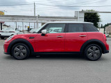 こちらのお車はMINI NEXT鶴ヶ島に展示中です。☆お問合せをお待ちしてます!