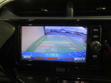 車両後方の映像を映すバックモニター。進路を確認しながら安全に車庫入れできます。