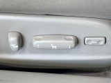 【パワーシート】スイッチ一つで簡単にシートの微調整が可能!電動だから力もいりません!快適なシートポジションにセットして、快適なドライブをお楽しみください。