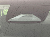 【ホンダセンシング】走行中に前方の車両等を認識し、衝突しそうな時は警報とブレーキで衝突回避と被害軽減をアシスト。より安全にドライブをお楽しみいただけます。