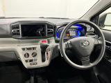 車内ルームクリーニングを実施しております。目立つ痛みや使用感、またタバコなどの気になる匂いも感じられませんでした。