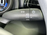 トンネルなど、周囲の明るさの変化でランプ類を自動オン・オフするコンライトです(消し忘れ防止機能付)