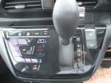 ★オートエアコン★温度設定だけで車がいつも快適に自動調整します♪風量や吹き出し口も自動で行われます。もちろんお好みの設定にも調整可能です♪