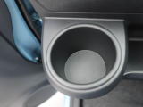 カップホルダーは運転席や助手席からちょうど手の届く位置です!!
